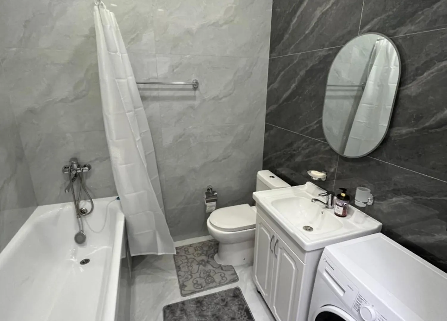 Новая Квартира В Центре Города Около Тц Мега Парк Almaty Apartment
